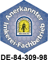 Sechseckiges Siegel des Berufsimkerbundes in Blau und Gelb, darunter eine Betriebsnummer. Das Siegel wird nach Prüfung durch den Präsidenten an Imkereifachbetriebe als Auszeichnung verliehen.