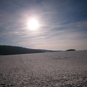 Schneeschmelze im Landkreis Kehlheim in Süddeutschland.