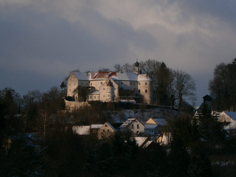 Das Schloss Wildenberg im Winter.