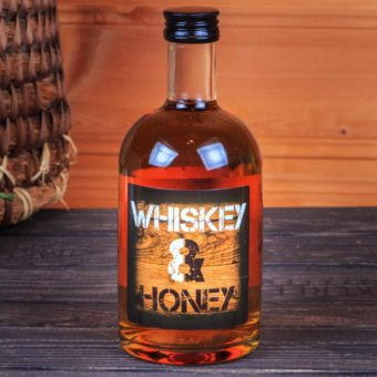 Whiskey und Honig Spirituose: Whiskey & Honey 35%, Whiskey 3 Jahre in Eiche ausgebaut, 0,5l