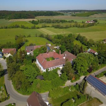 Aktuelles Luftbild vom Schloss Biergarten Ratzenhofen.