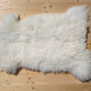 Lammfell, weiß, 93 cm x 68 cm, Vlies dick & flauschig, natur, ungeschoren, Alaungerbung, aus eigener Weideschafhaltung #51 | Schäferei Ruth Oswald