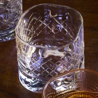 Schwenker (Tumbler) für Whiskey, GIN und Met  "Glen" | Keltisches Flechtmuster Relief | Imkerei Oswald